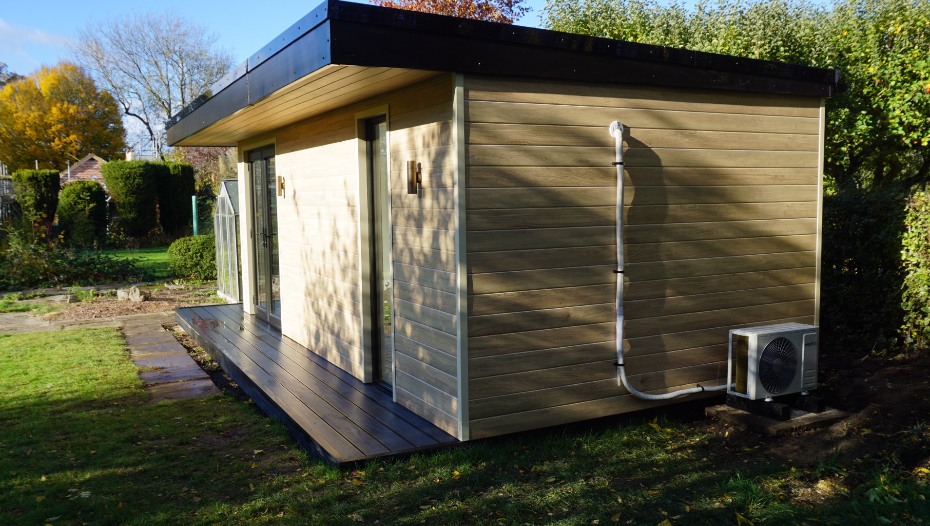 Luxury Garden Room in Milton Keynes